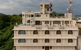 Hotel Raj Kuber